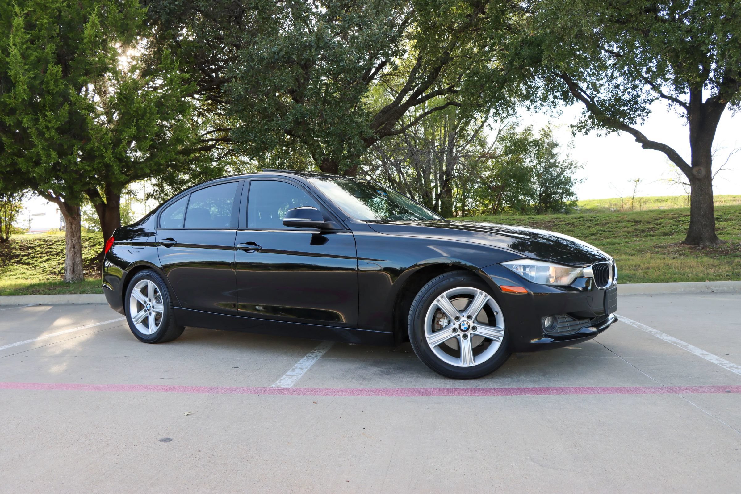 Used 2014 BMW 320i Sedan RWD image 1