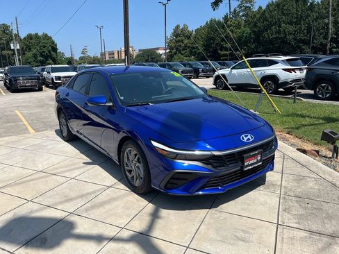 Used 2024 Hyundai Elantra SEL FWD image 3