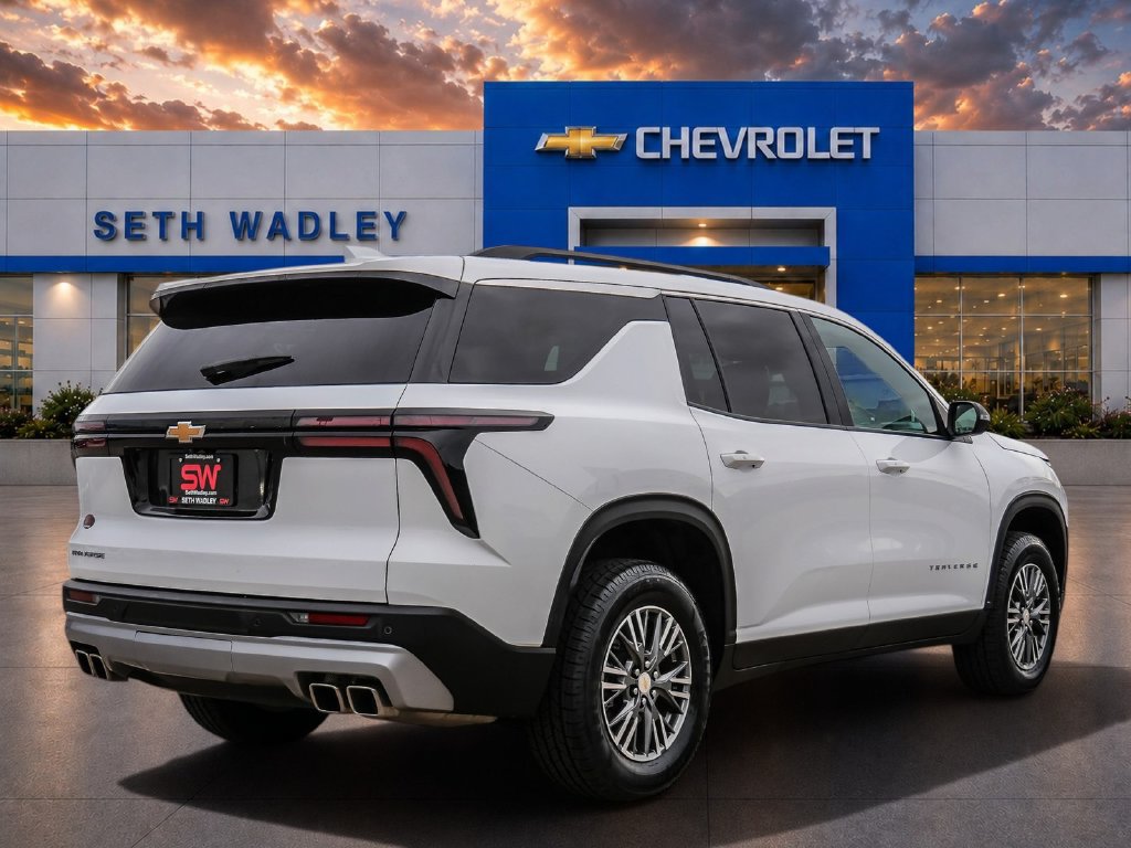 Used 2025 Chevrolet Traverse LT FWD image 7