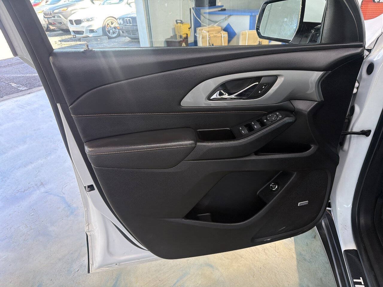 Used 2020 Chevrolet Traverse RS AWD/4WD image 19