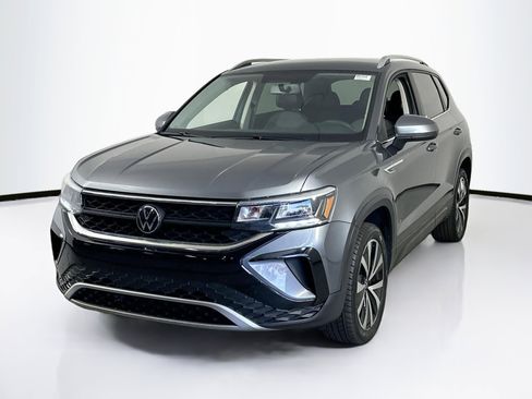 Used 2022 Volkswagen Taos SE image 1