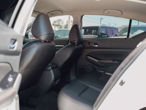 Used 2023 Nissan Altima 2.5 SR FWD image 13
