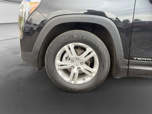 Used 2024 GMC Terrain SLE image 9