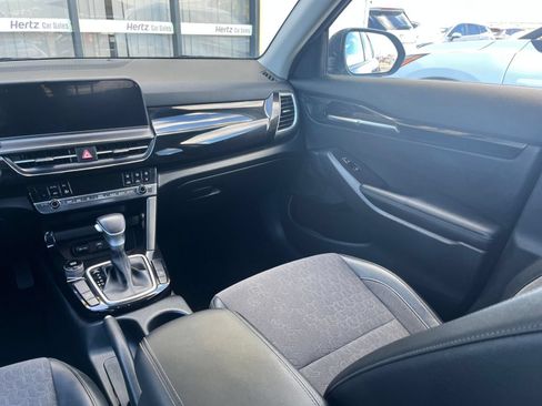 Used 2025 Kia Seltos S FWD image 34