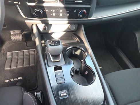 Used 2023 Nissan Rogue S image 18
