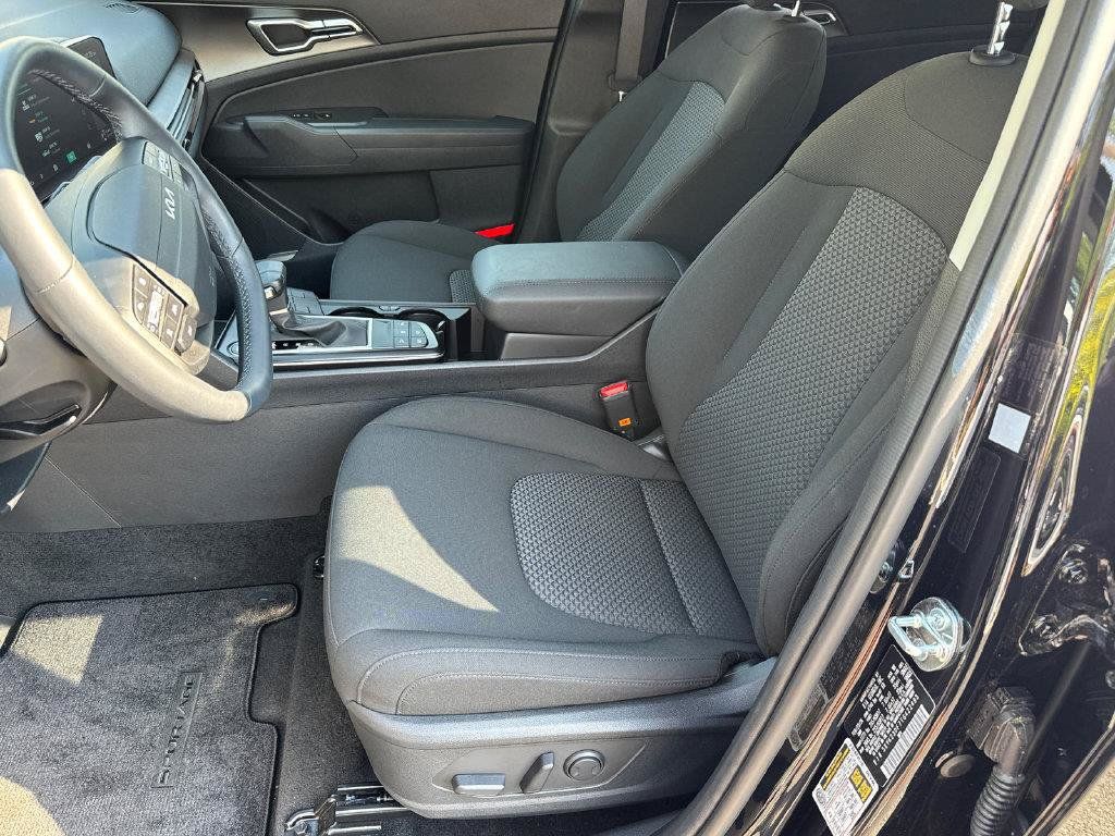 Used 2026 Kia Sportage LX w/ LX Convenience Package FWD image 9