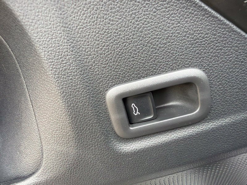 Used 2025 Volkswagen Tiguan SE AWD/4WD image 24