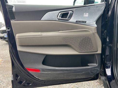 New 2026 Kia Carnival EX image 8