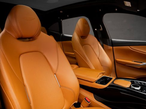 Used 2021 Aston Martin DBX image 59