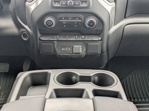 Used 2024 Chevrolet Silverado 2500 Custom image 19