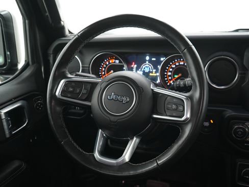 Used 2022 Jeep Wrangler Unlimited Sahara w/ Cold Weather Group AWD/4WD image 16