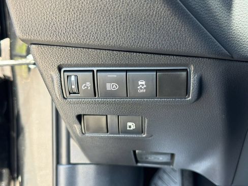 Used 2025 Toyota Corolla Cross AWD Hybrid image 18