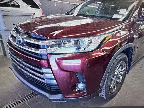 Used 2019 Toyota Highlander Limited Platinum AWD/4WD image 2