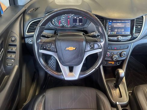 Used 2020 Chevrolet Trax LT w/ LT Convenience Package AWD/4WD image 17
