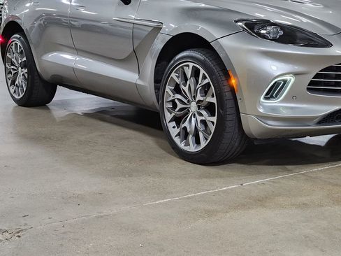 Used 2023 Aston Martin DBX image 17