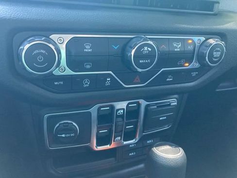Used 2025 Jeep Gladiator Sport AWD/4WD image 35