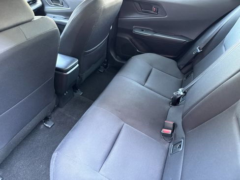 Used 2024 Toyota Prius LE FWD image 4