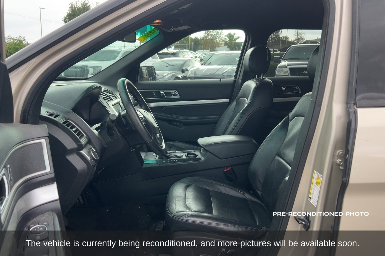 Used 2017 Ford Explorer XLT w/ Equipment Group 202A FWD image 11