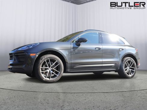 Used 2024 Porsche Macan image 1
