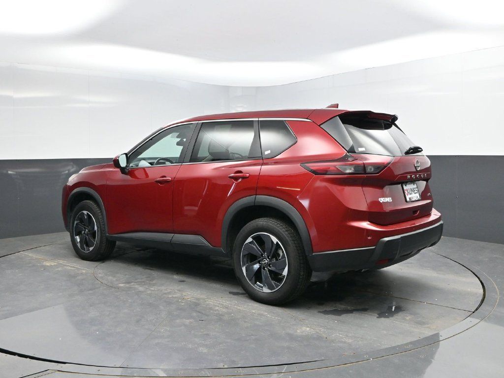 Used 2025 Nissan Rogue SV AWD/4WD image 5