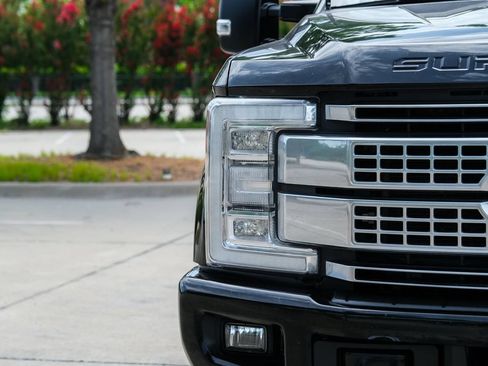 Used 2018 Ford F250 Platinum w/ Platinum Ultimate Package AWD/4WD image 5