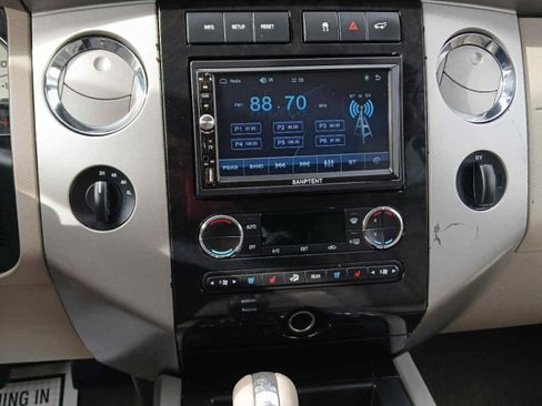 Used 2011 Ford Expedition Limited image 19