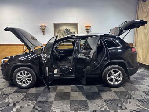 Used 2019 Jeep Cherokee Latitude w/ Popular Appearance Group image 12