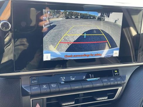 Used 2025 Toyota Camry SE w/ Multimedia Upgrade Package image 19