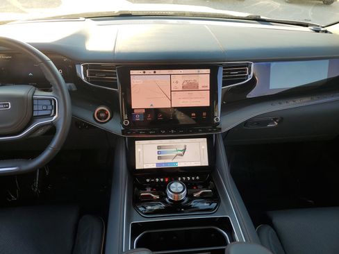 Used 2023 Jeep Grand Wagoneer Series III w/ Quick Order Packagew 28T image 10