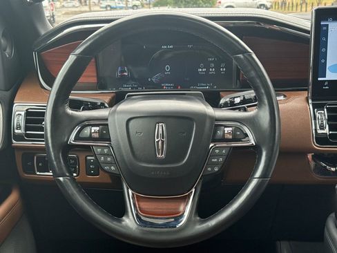 Used 2023 Lincoln Navigator Reserve image 14