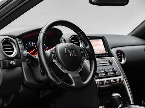 Used 2009 Nissan GT-R Premium image 48