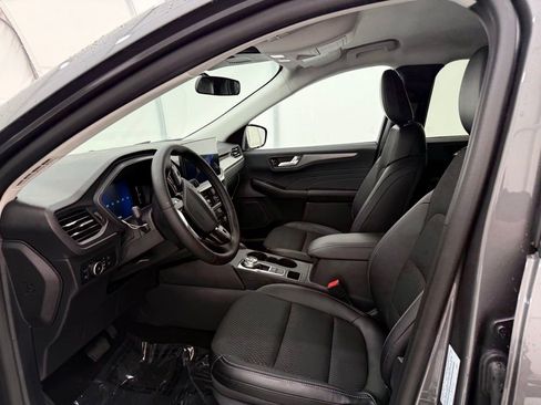 New 2025 Ford Escape SE image 12