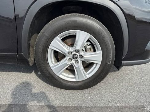 Used 2022 Toyota Highlander LE image 11