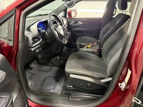 Used 2018 Chrysler Pacifica Touring Plus w/ S Appearance Package FWD image 12
