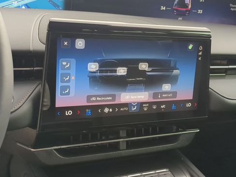 New 2026 Lincoln Nautilus Premier w/ Equipment Group 102A AWD/4WD image 18