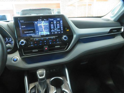 Used 2021 Toyota Highlander Platinum FWD image 43