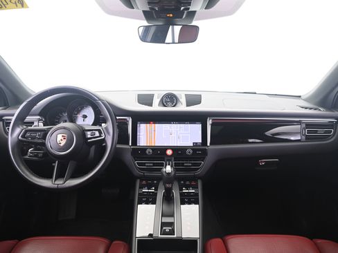 Certified 2024 Porsche Macan S AWD/4WD image 31
