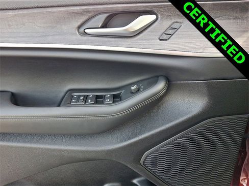 Used 2025 Jeep Grand Cherokee Limited w/ Black Appearance Package image 12