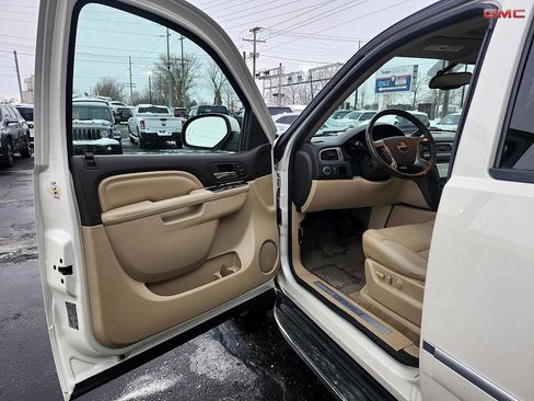 Used 2013 GMC Yukon XL Denali image 9