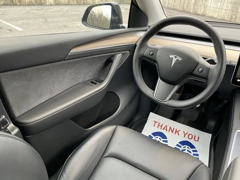 Used 2023 Tesla Model Y Long Range image 30