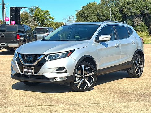 Used 2021 Nissan Rogue Sport SL w/ Premium Package image 2