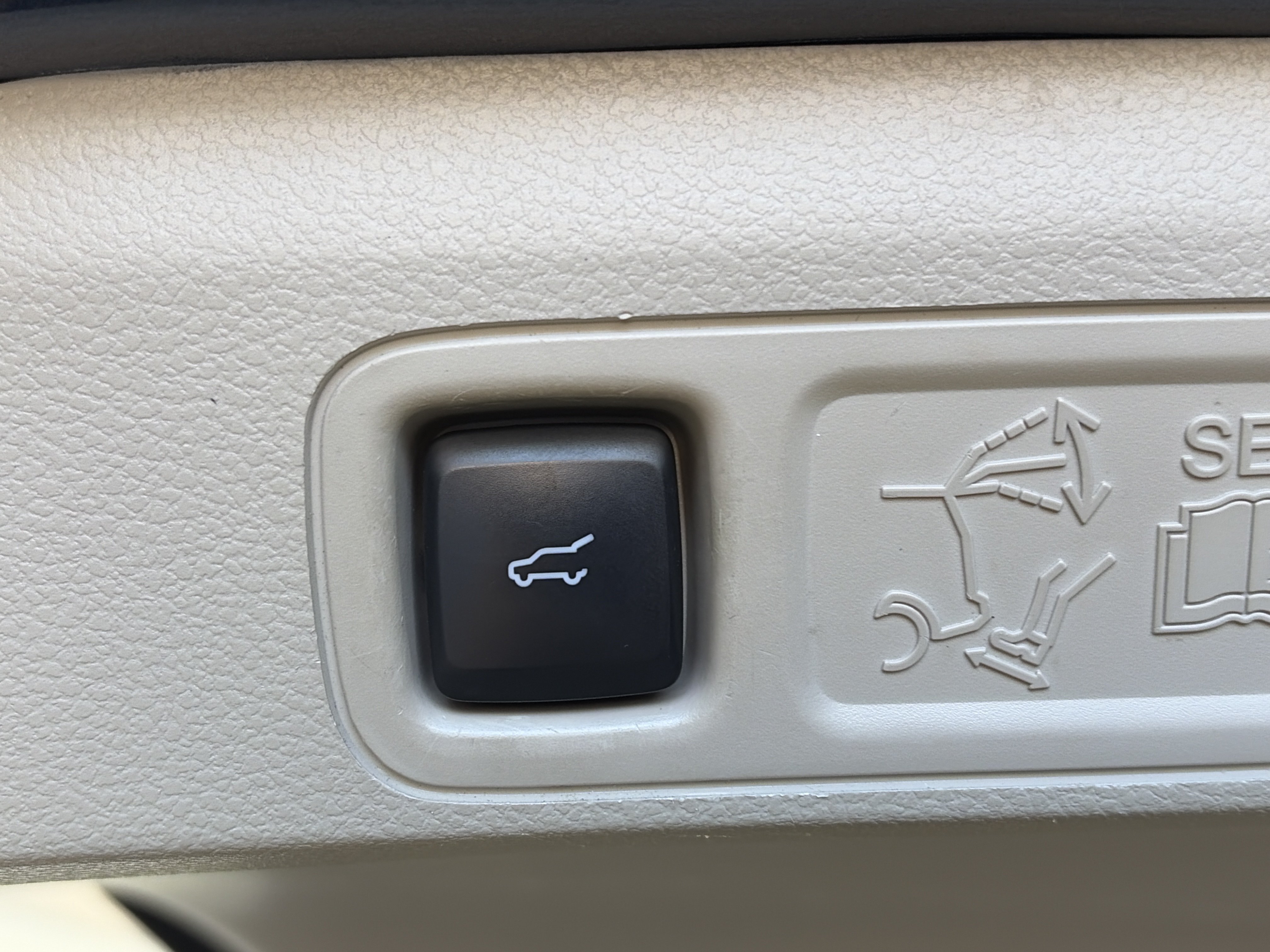 Used 2018 Lincoln Navigator Select w/ Technology Package AWD/4WD image 16