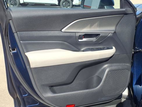 Used 2025 Toyota Grand Highlander FWD image 28