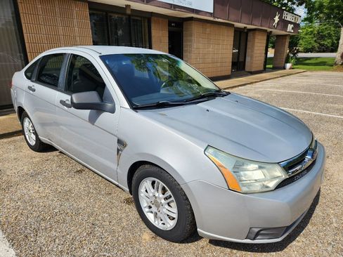 Used 2008 Ford Focus SE FWD image 2