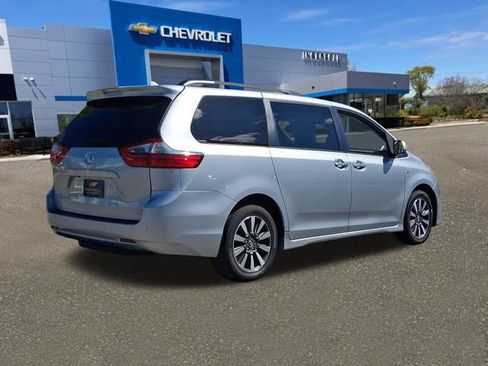 Used 2020 Toyota Sienna XLE Premium AWD/4WD image 26