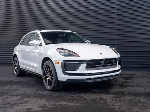 Certified 2025 Porsche Macan Turbo image 26