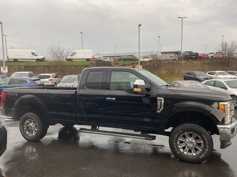 Used 2019 Ford F250 XLT w/ XLT Premium Package image 6
