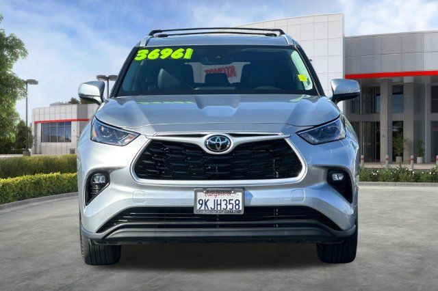 Used 2023 Toyota Highlander XLE FWD image 10