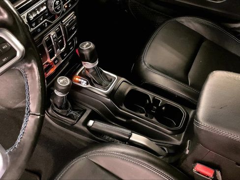 Used 2021 Jeep Wrangler Unlimited Rubicon 4xe w/ Cold Weather Group AWD/4WD image 17