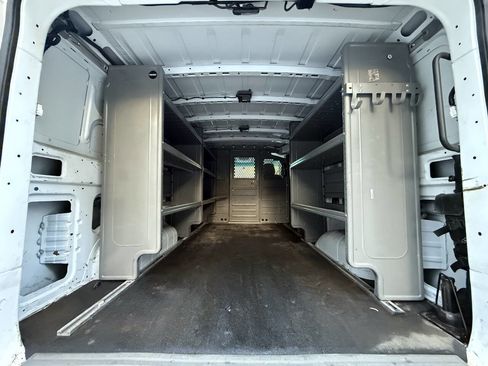Used 2019 Nissan NV 2500 S image 2